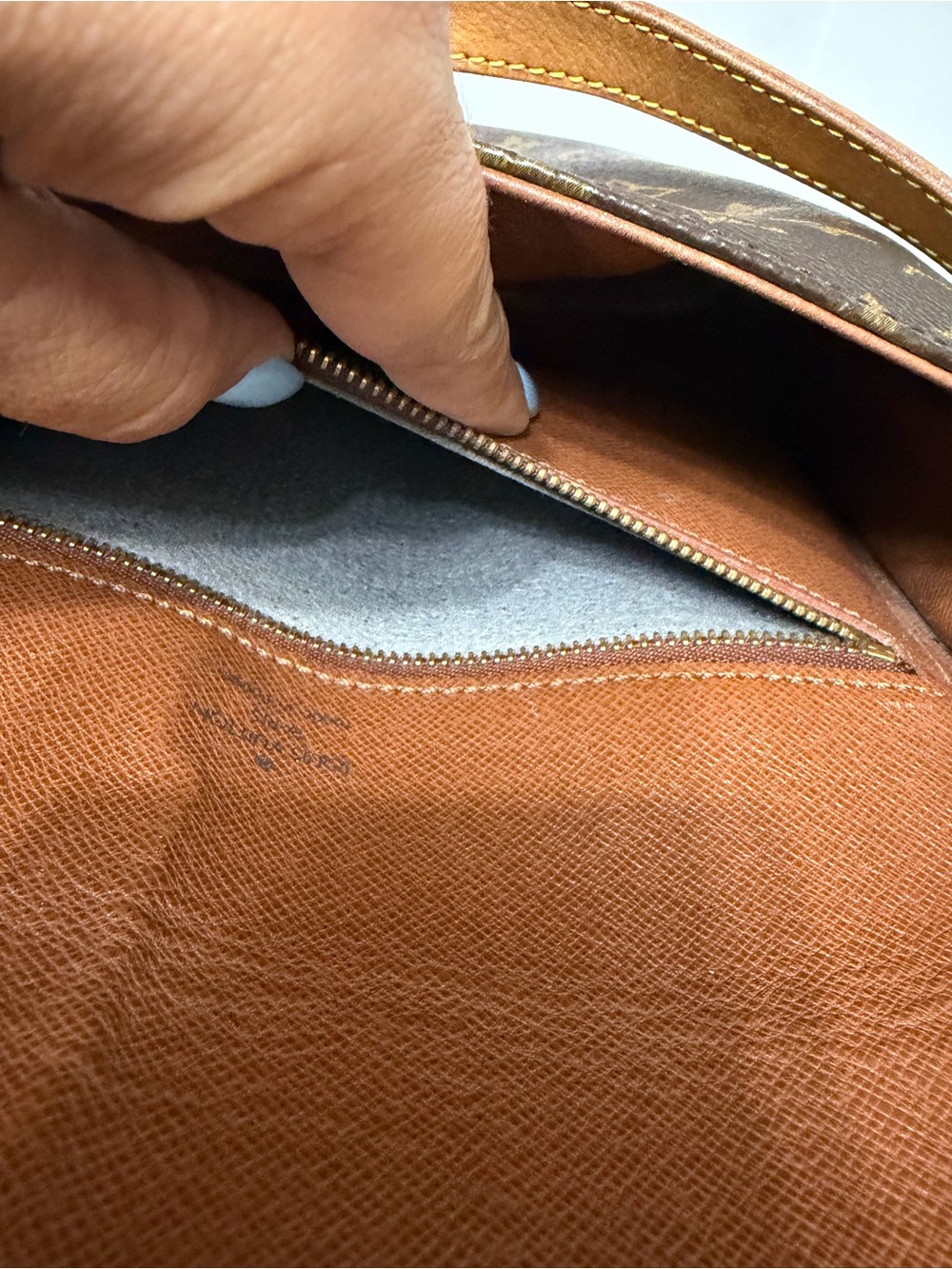 Louis Vuitton Saint Cloud GM Monogram Crossbody Bag - Picture 11 of 16